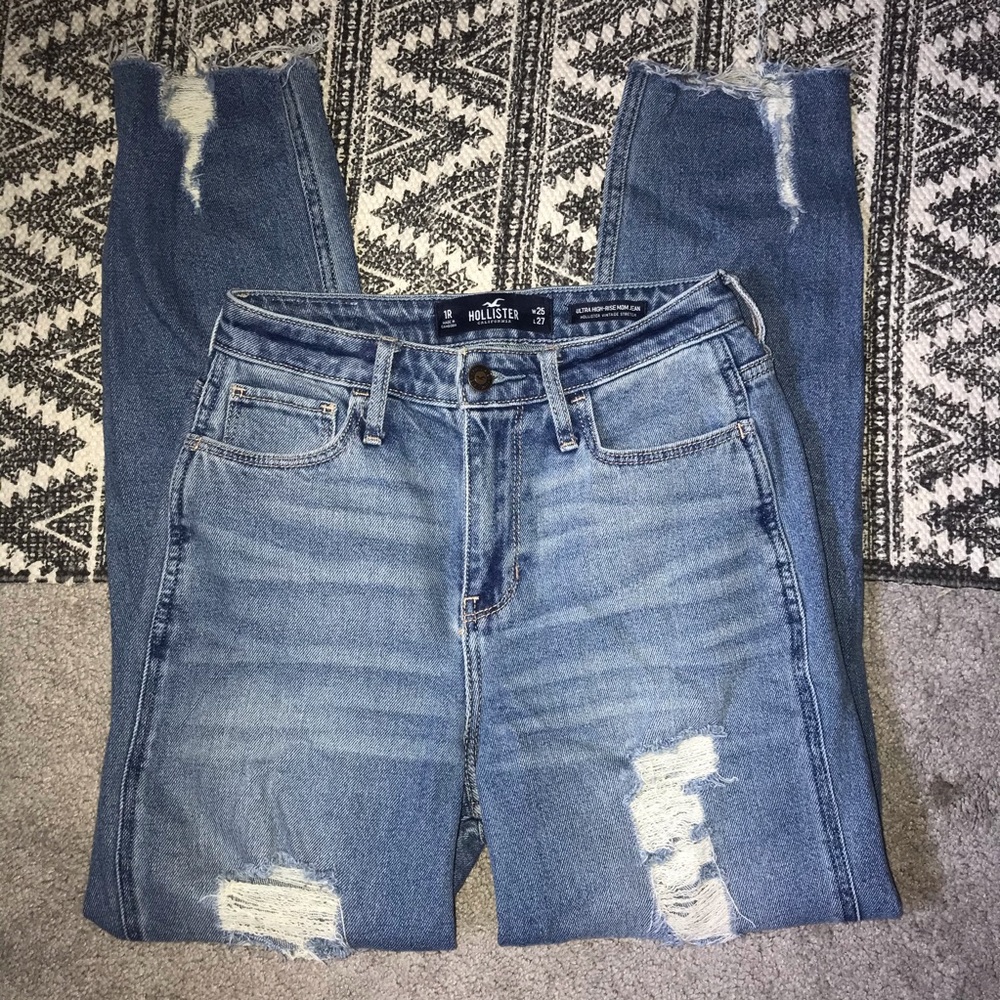 Hollister High Rise Ripped Mom Jeans